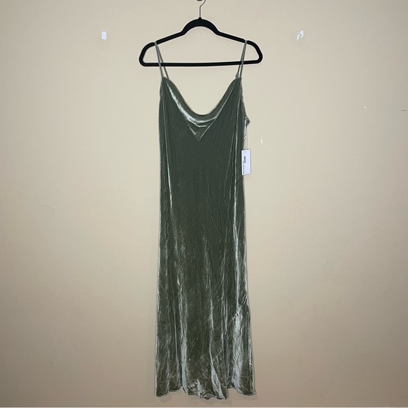 Reformation Salamanca Velvet Midi Dress in Artichoke worn once - Picture 3 of 14